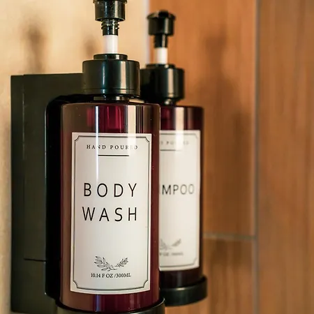 Nuit Romantique, Avec Jacuzzi Et Cinema Prive Au Design Japandi