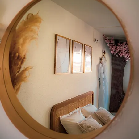 Nuit Romantique, Avec Jacuzzi Et Cinema Prive Au Design Japandi