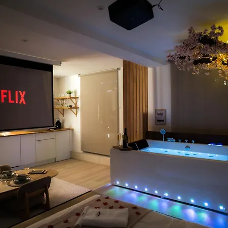 Apartment Nuit Romantique, Avec Jacuzzi Et Cinema Prive Au Design Japandi *