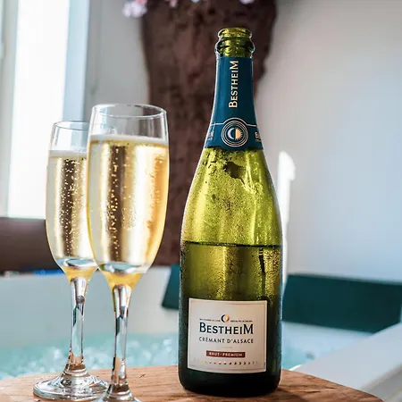 Nuit Romantique, Avec Jacuzzi Et Cinema Prive Au Design Japandi Apartment